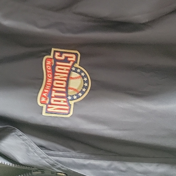 Breathable rain jacket - Picture 2 of 4